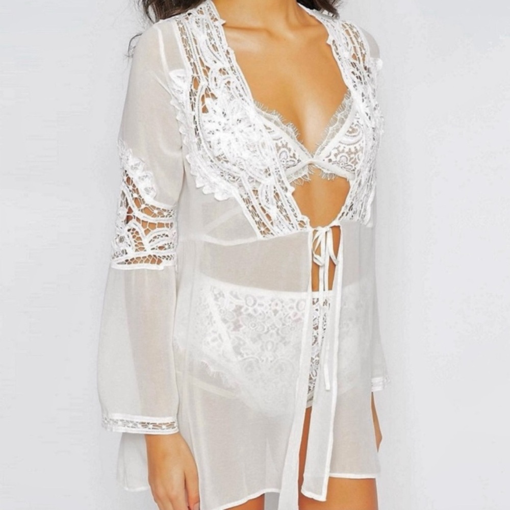 🦋For Love & Lemons Robe